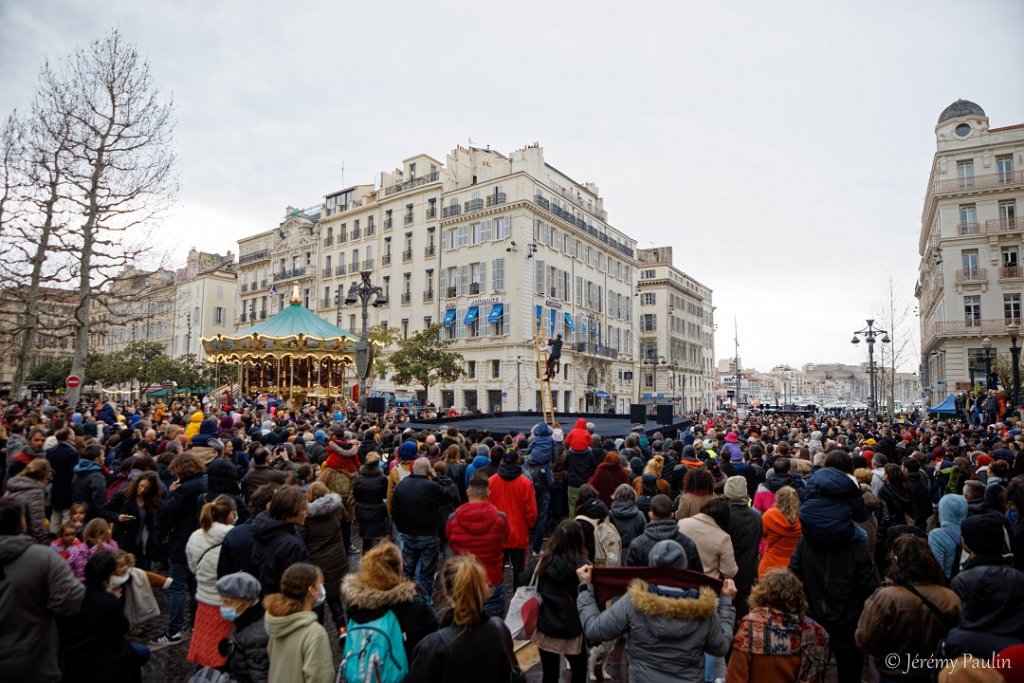 Evénement de clôture, "Au bout la mer : Cirque !" Quelque 12 000 personnes sur la Canebière © Jérémy Paulin