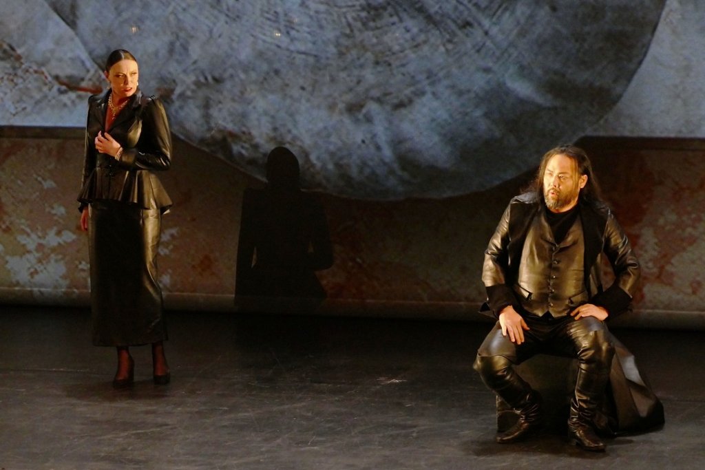 Exceptionnel affrontement entre Fricka (Aude Extrémo) et Wotan (Samuel Youn). Un grand moment de musique et de chant wagnérien. (Photo Christian Dresse)