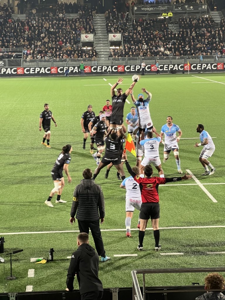 Une image de la victoire avec une touche volée par les Noirs sur un lancer de Bayonne (Photo M.E.)