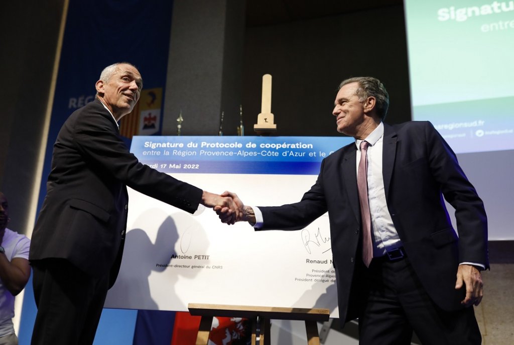 Antoine Petit, Président-directeur général du CNRS et Renaud Muselier, président de Provence-Alpes-Côte d'Azur lors de la signature d'un protocole de coopération © Florent Gardin