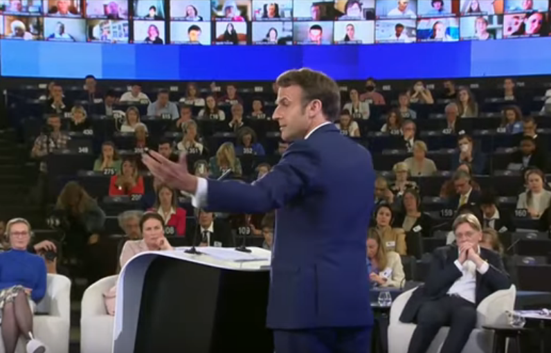 Emmanuel Macron à Strasbourg lors de la clôture de la Conférence sur l’avenir de l’Europe (Photo capture d'écran)