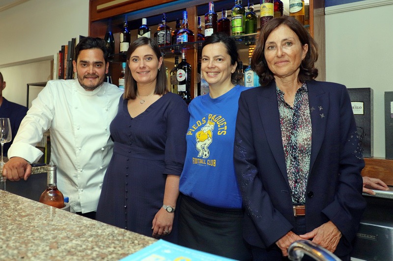 Le Chef Edgar Bosquez et son épouse Alizée Bosquez, l'autrice Vérane Frédiani et Isabelle Brémond, directrice générale de Provence Tourisme © Robert Poulain