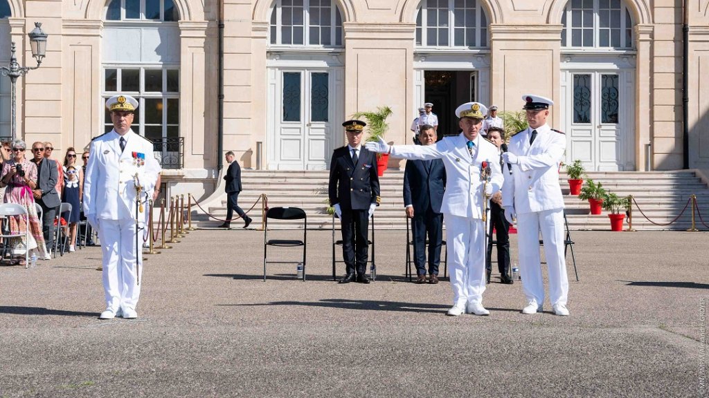 Passation de commandement entre le vice-amiral Patrick Augier et le contre-amiral Lionel Mathieu ©MN/BMPM/Alexandre Groyer