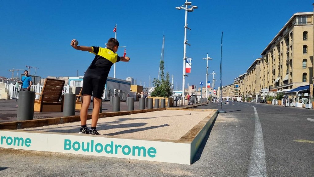 Un boulodrome installé sur le Vieux-Port (Photo ville de Marseille))