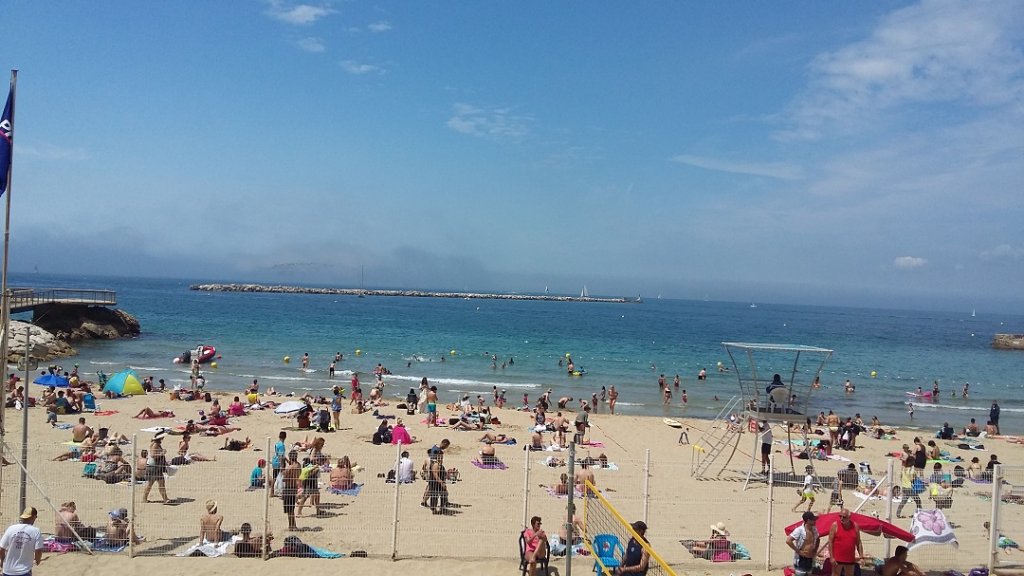 les plages du littoral sont toutes fermées à la baignade (Photo Patricia Maillé-Caire)