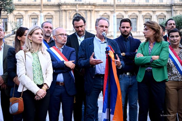 Intervention de nombreux élus à Marseille lors du rassemblement en soutien à l’Arménie (Photo Luiza Gragati)