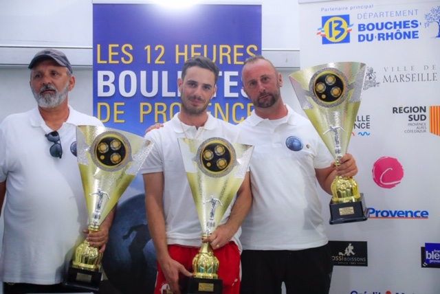 Joseph Amaya, Anthony Michel et Thierry Pastore, vainqueurs de la 13e édition des 12 heures boulistes de Provence (Photo Laurent Saccomano/ Wallis.fr)