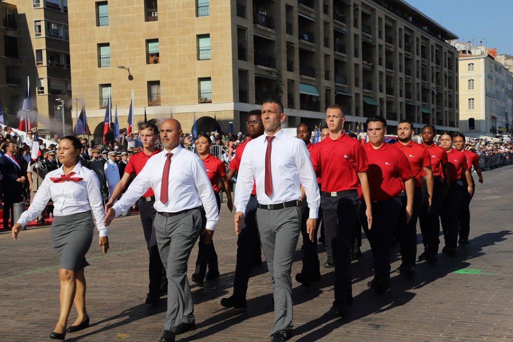 Les volontaires de l'Épide ont défilé ce 14 juillet sur le Vieux-port de Marseille (Photo Épide-Marseille)