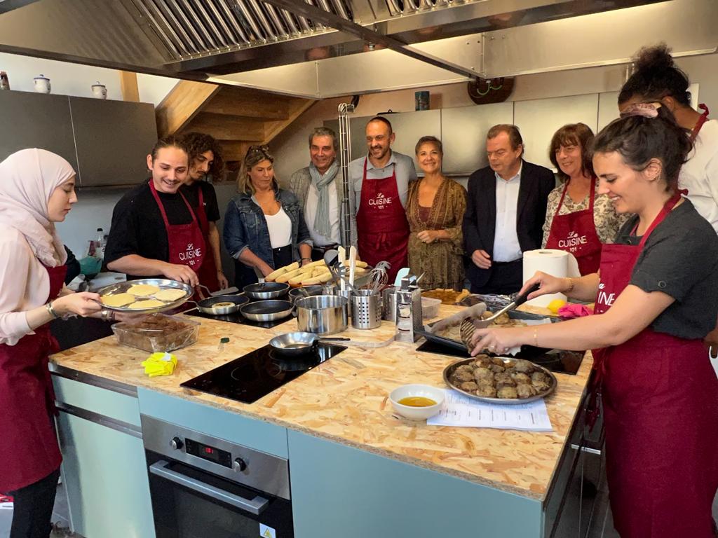 L’équipe du 101 aux fourneaux avec Philippe Oliviero et Christine Charnay-Heitzler (Soliha), Christian Dubois (Nexity Non Profit), Claude Signoret et Pascal Fontrose (Bouillon de Noailles). (Photo Joël Barcy)