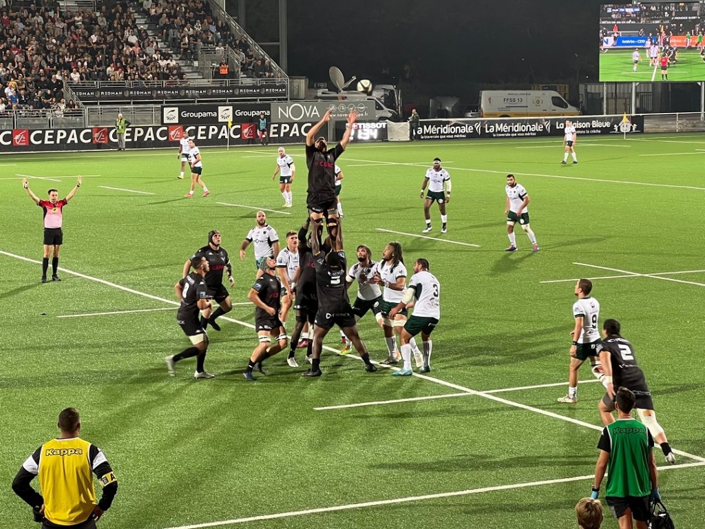 Match après match les Provençaux gagnent en qualité sur les mêlées et les touches. Un point positif. (Photo M.E).