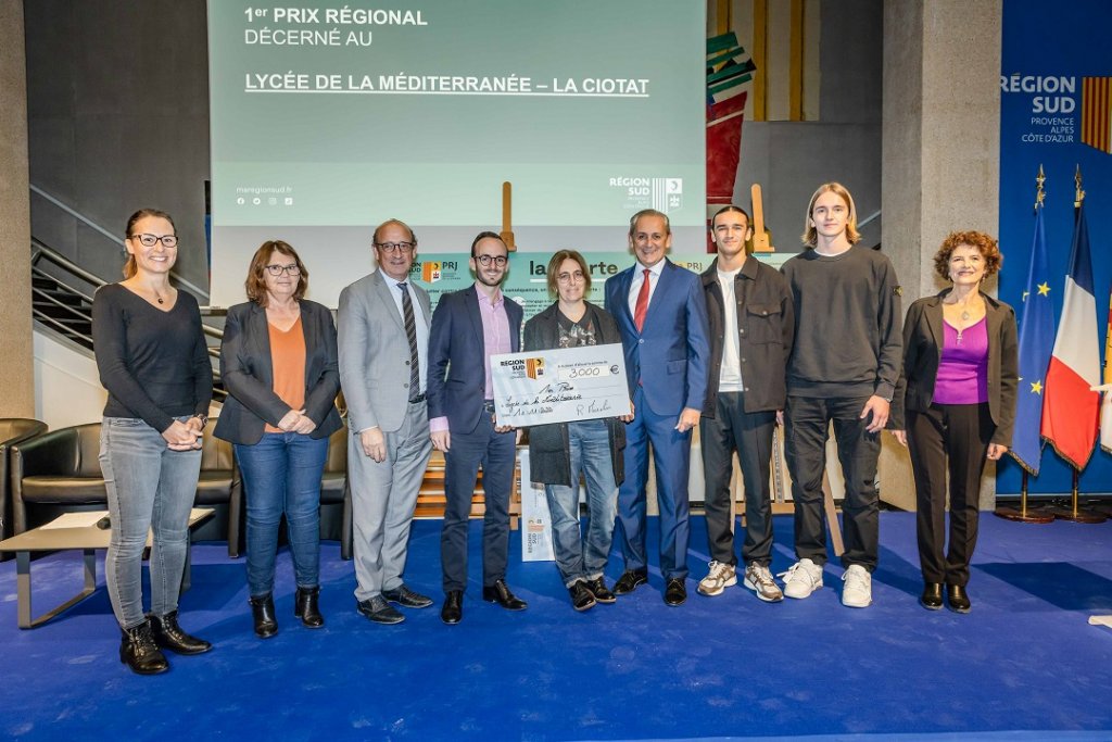 Remise du 1er prix au lycée de la Méditerranée (la Ciotat 13) ©Jean-Charles Verchere