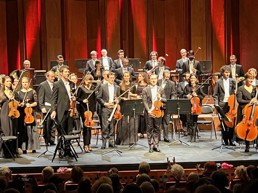 Renaud Capuçon et l’Orchestre de Chambre de Lausanne aux saluts samedi soir au Grand Théâtre de Provence. (Photo M.E.)