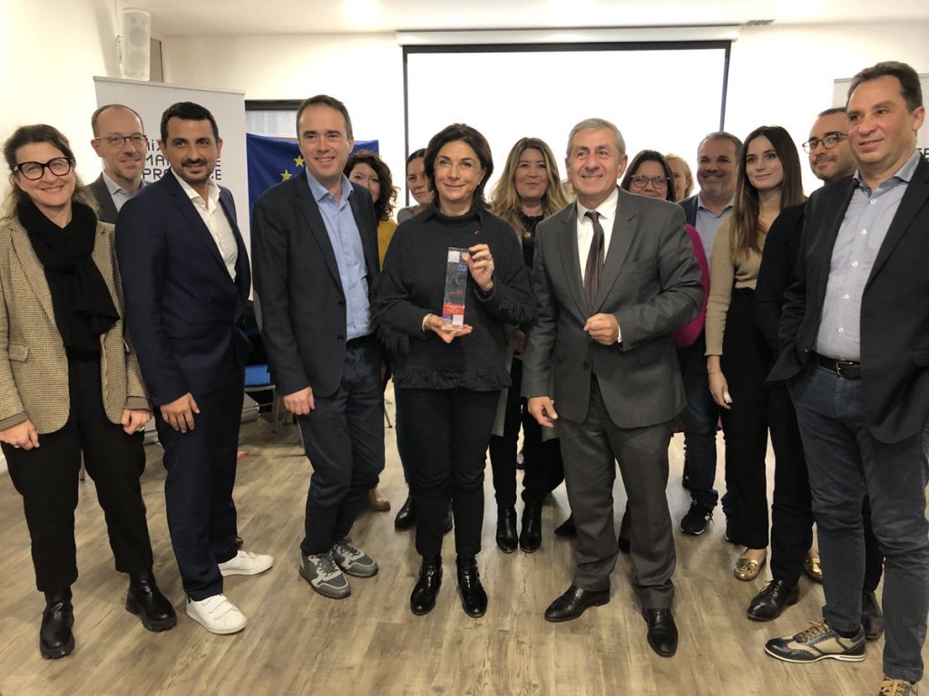 Martine Vassal a reçu le prix des mains de Didier parakian et Arnaud Mercier (Photo AMP métropole)