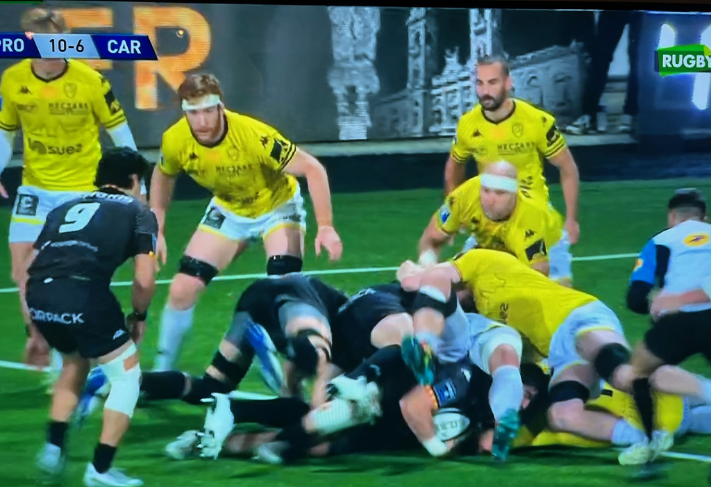 44e minute : German Kessler a le ballon en main et va marquer un deuxième essai capital pour Provence Rugby. (Capture d’écran Canal+)