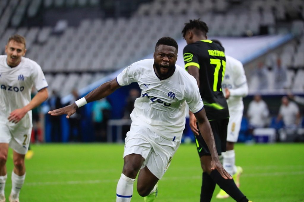 Coup de tête gagnant de Chancel Mbemba pour ouvrir le score (Photo Laurent Saccomano/ Wallis.fr)