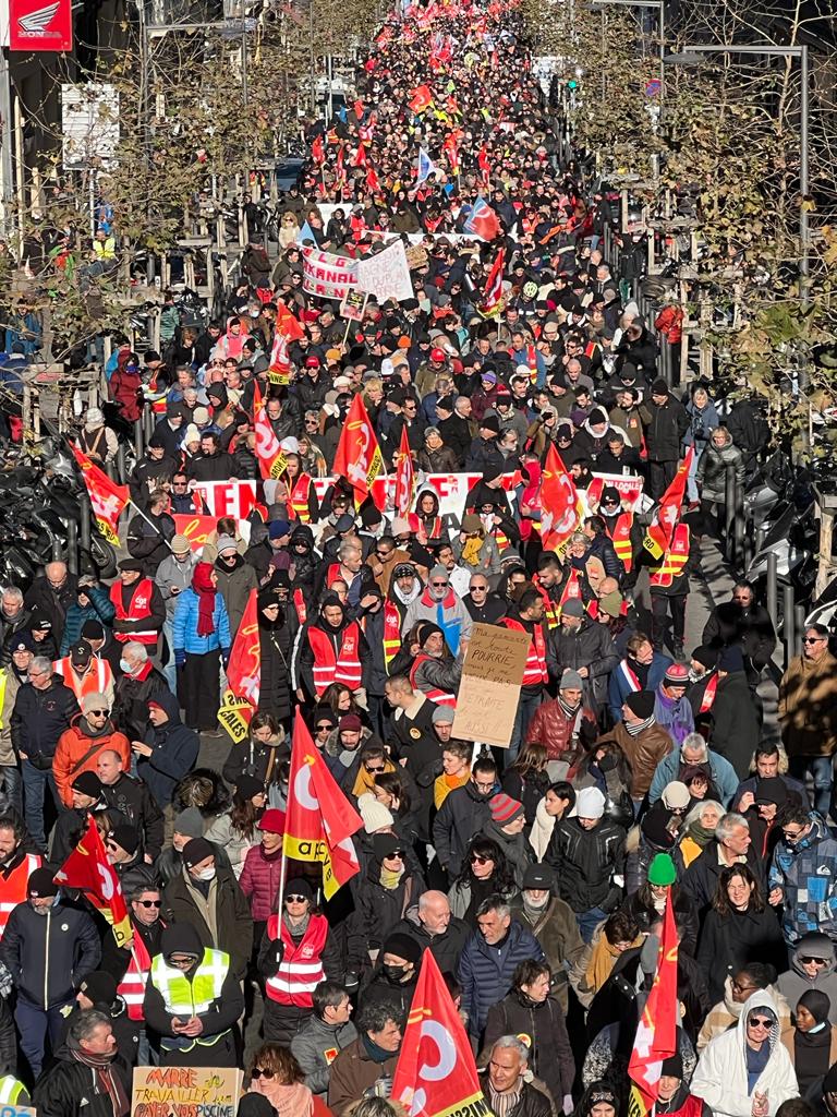 A Marseille quelque 120 000 personnes, selon les syndicats, ont battu le pavé contre la réforme des retraites (Photo Joël Barcy)