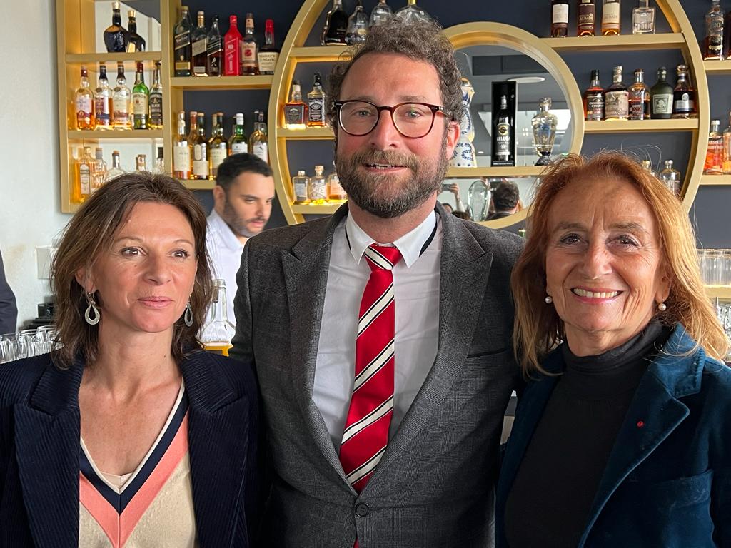 Vincent Gaymard entouré de Danielle Milon et Juliette Laguionie (Photo Joël Barcy)