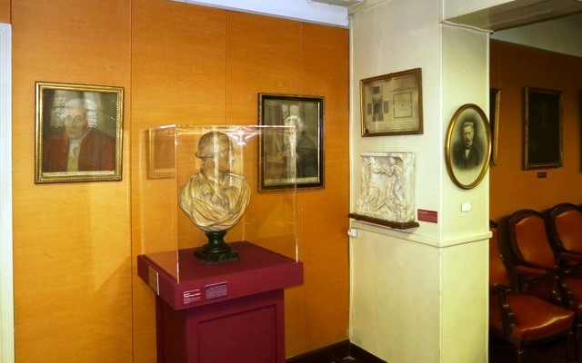 Portraits des astronomes académiciens Silvabelle, Thulis et Stéphan, dans la salle des séances de l’Académie des Sciences, Lettres et Arts de Marseille au 40, rue Thiers. (Photo Gérard Detaille) 