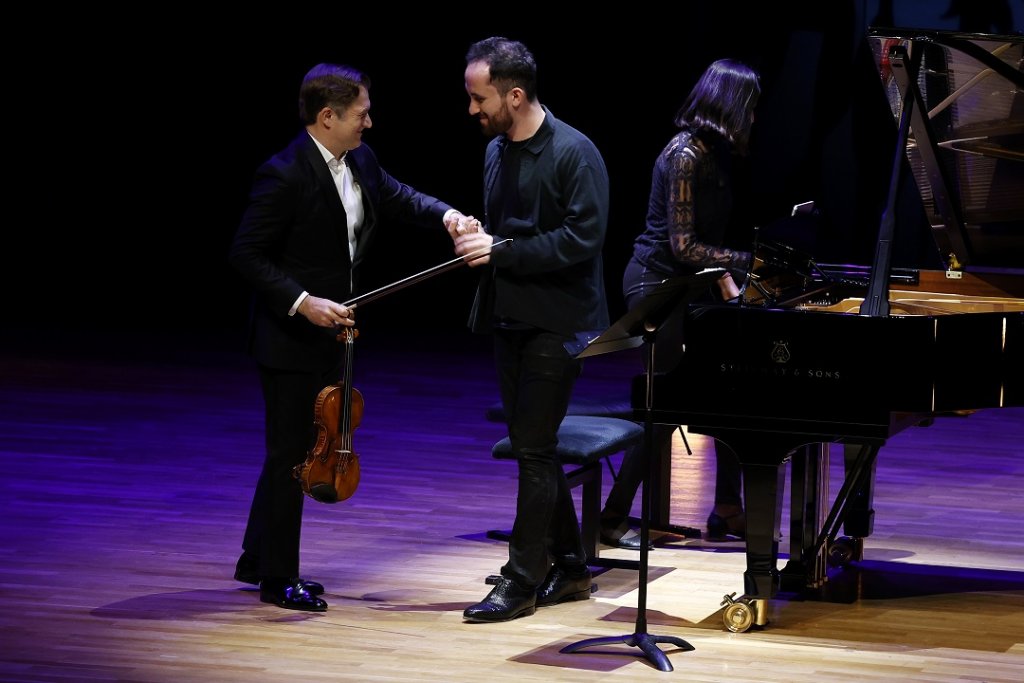 Renaud Capuçon et igor Levit ont illustré avec brio la pensée de Busoni affirmant que la musique est à la fois dans le temps et hors du temps. (Photo Caroline Doutre)