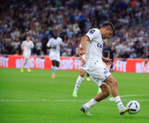 Cengiz Under a ouvert le score en reprenant un tir d’Alexis Sanchez repoussé par Antony Lopes (Photo archives Laurent Saccomano/ Wallis.fr)