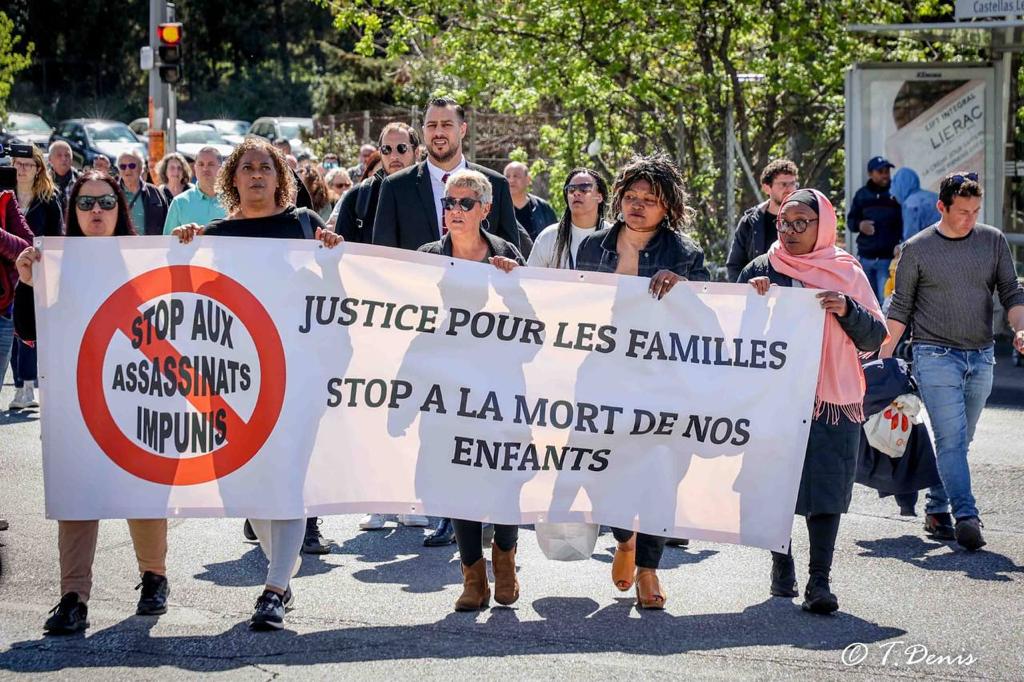 Des familles de victimes demandent justice et des renforts de police pour stopper la mort d'enfants (Photo Joël Barcy)