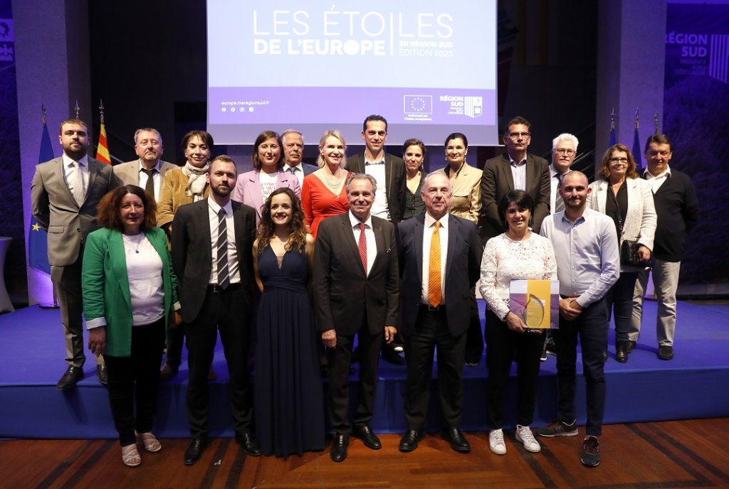 Renaud Muselier entouré des lauréats et partenaires (Photo Sébastien Nogier)