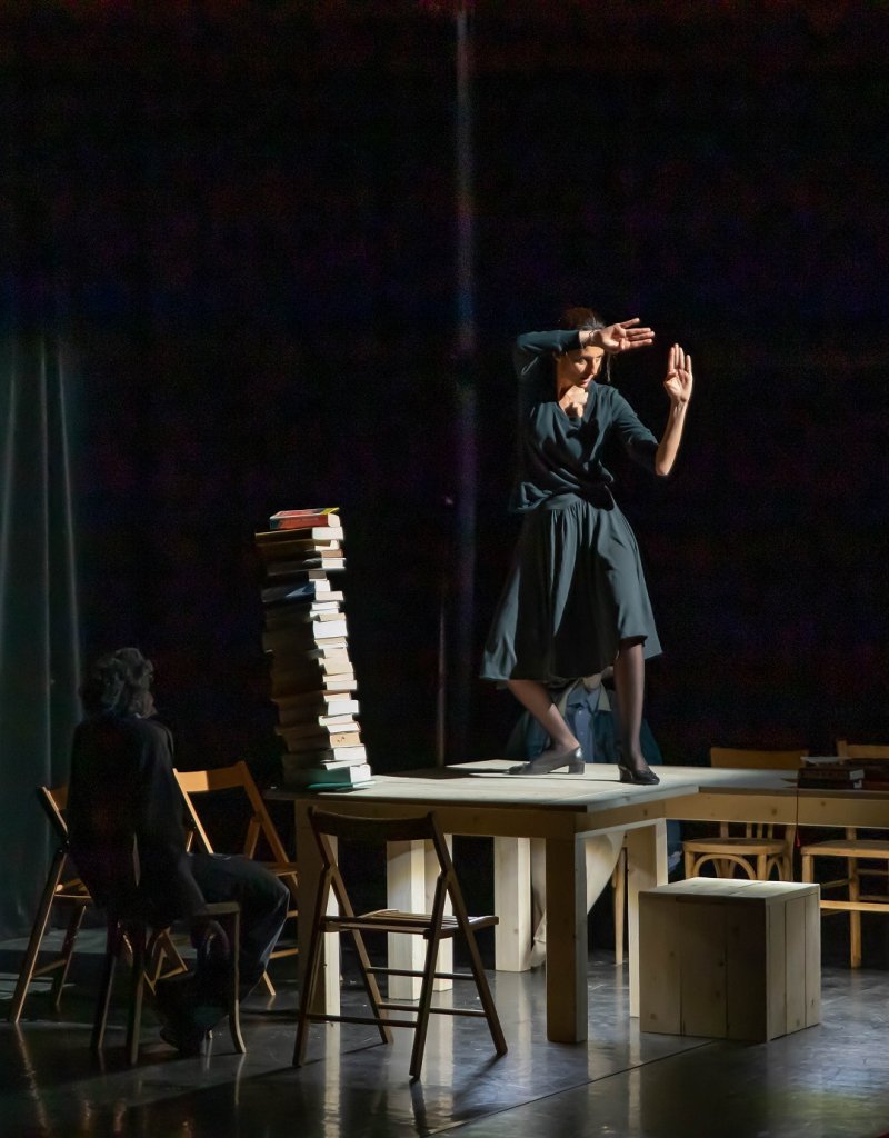 Bérengère Warluzel incarne Hannah Harendt dans la mise en scène de Charles Berling. (Photo Nicolas Martinez/ Chateauvallon Liberté Scène Nationale)