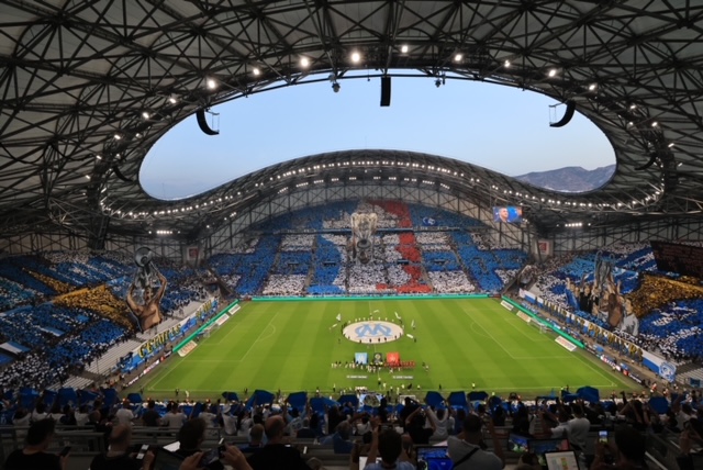 Les supporters avaient préparé des superbes tifos pour fêter les trente ans de la victoire à Munich (Photo Laurent Saccomano/ Wallis.fr)