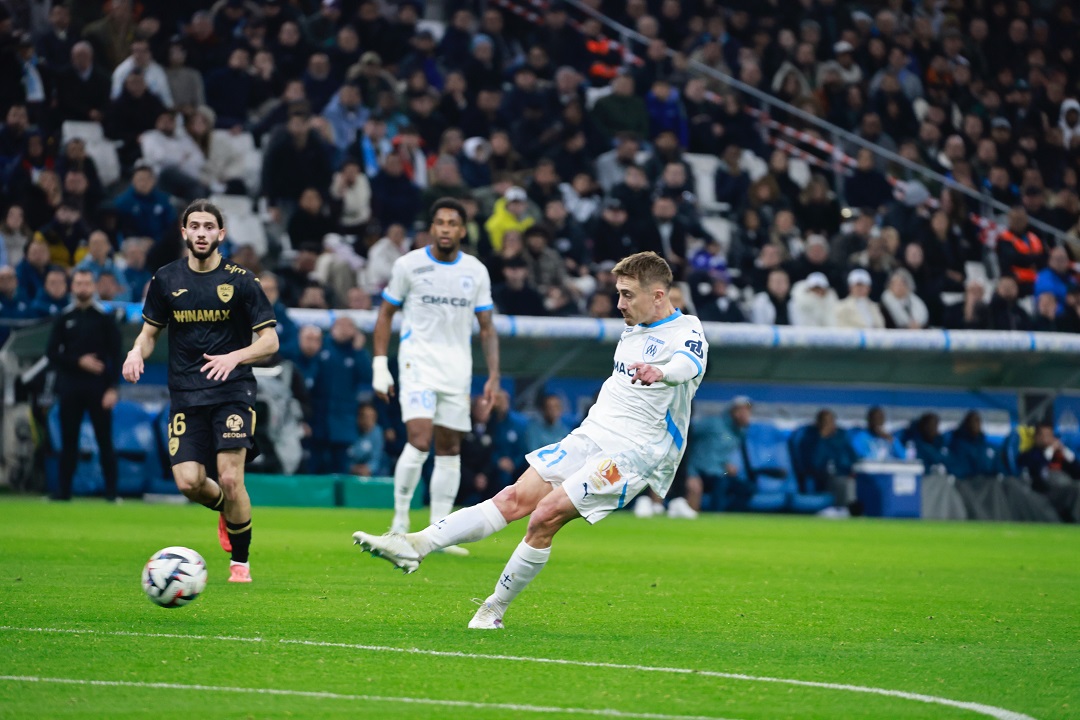 Valentin Rongier ouvre le score d’une frappe puissante au ras de la pelouse qui trompe Arthur Desmas, le gardien de but du HAC (Photo Laurent Saccomano/Wallis.fr)  